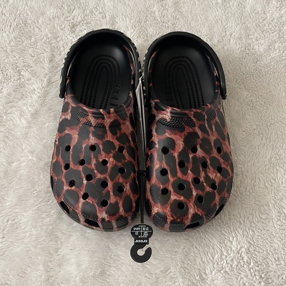 (NWT) Crocs Classic Unisex Animal Remix Clogs Black Multi Animal, Size: W7, M5 - Picture 6 of 17